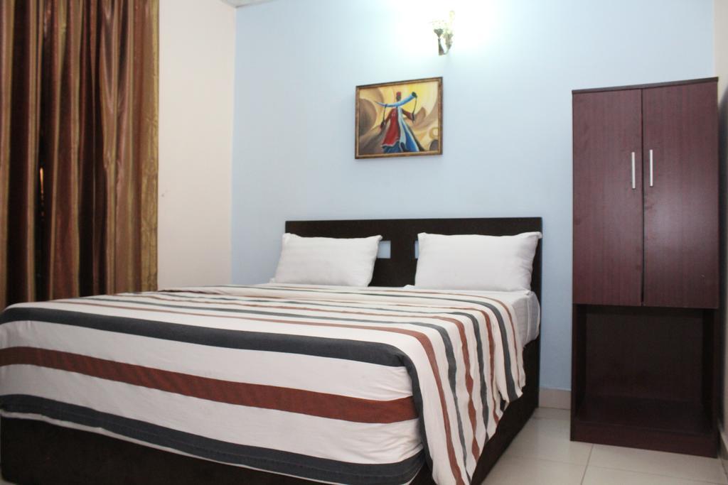 Bluespring Hotel Maryland Bagian luar foto