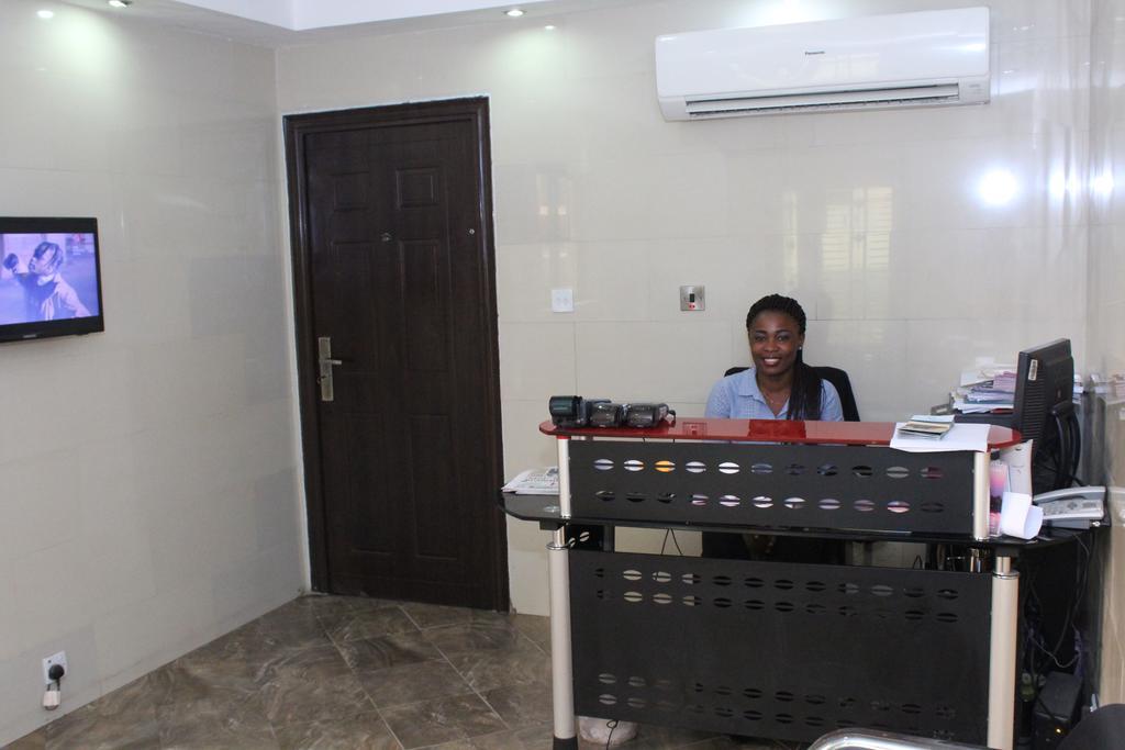 Bluespring Hotel Maryland Bagian luar foto