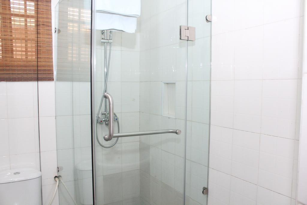 Bluespring Hotel Maryland Bagian luar foto