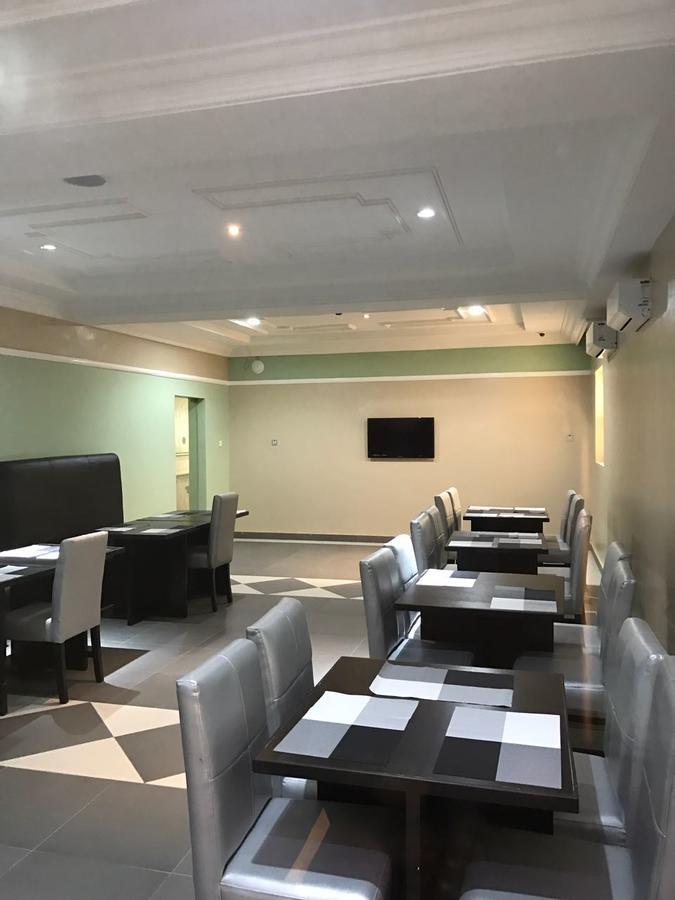 Bluespring Hotel Maryland Bagian luar foto