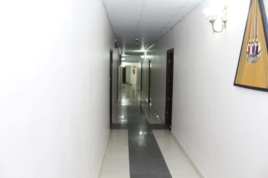 Bluespring Hotel Maryland Bagian luar foto