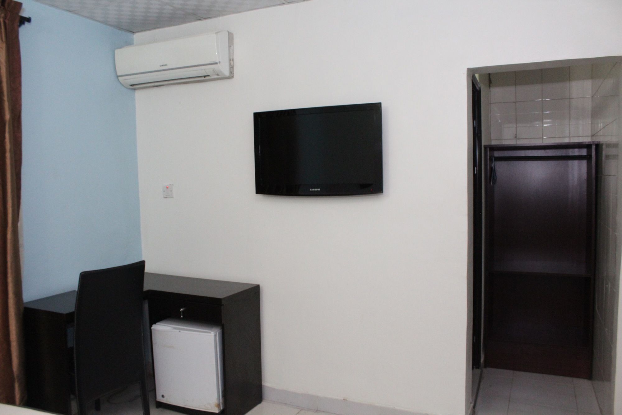 Bluespring Hotel Maryland Bagian luar foto