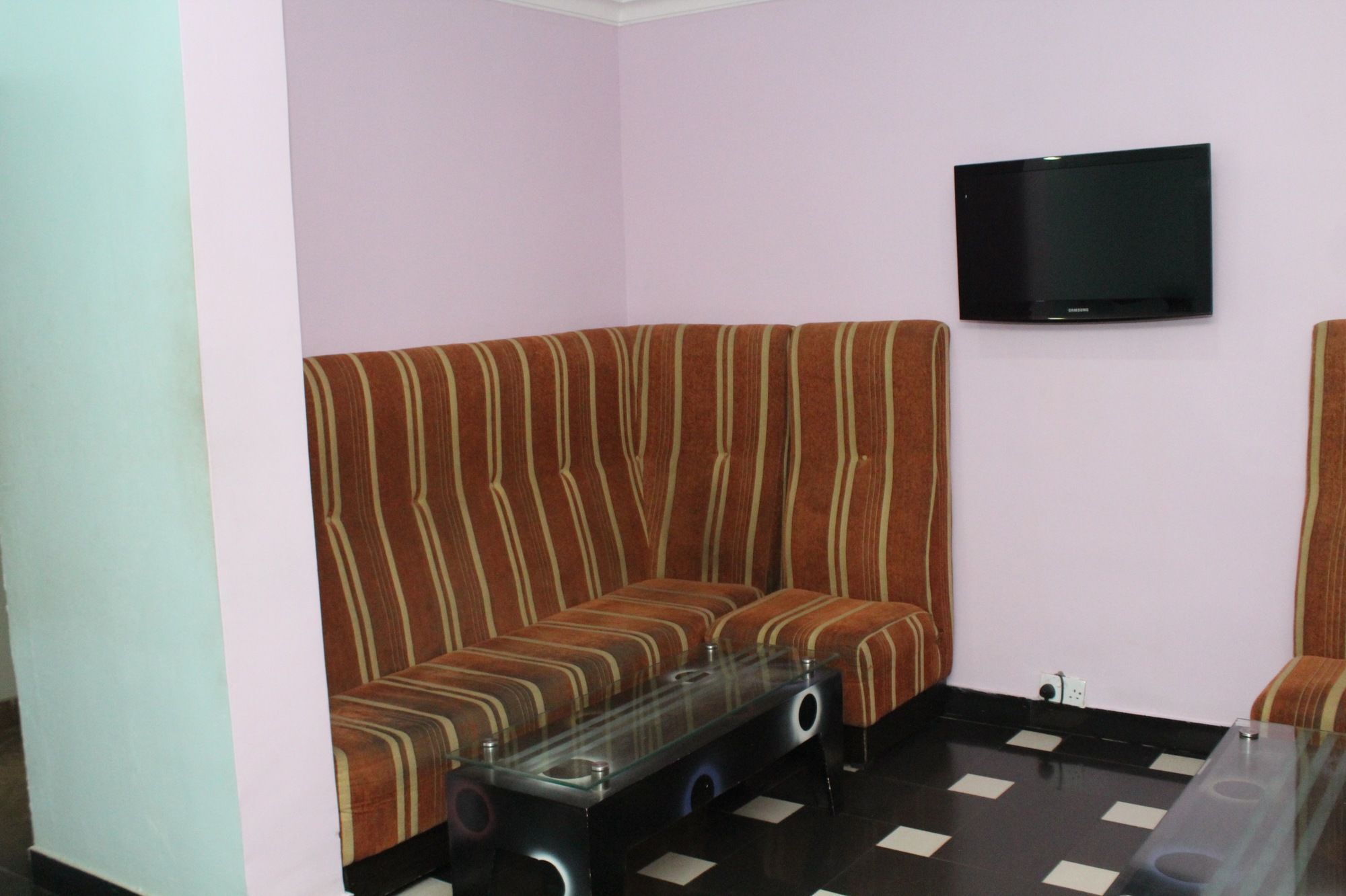 Bluespring Hotel Maryland Bagian luar foto