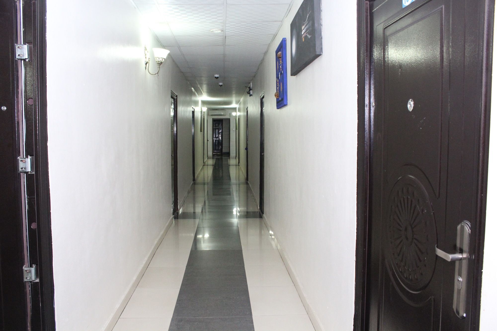 Bluespring Hotel Maryland Bagian luar foto