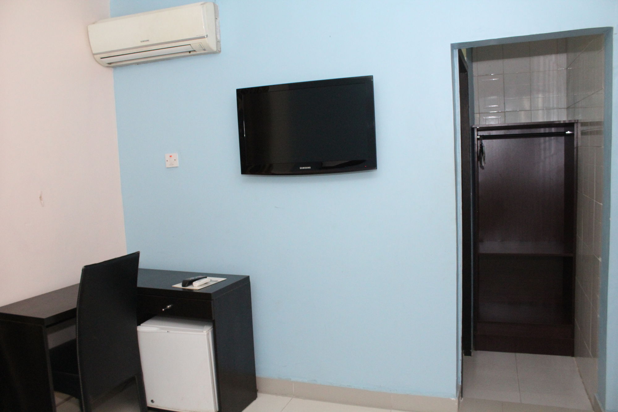 Bluespring Hotel Maryland Bagian luar foto